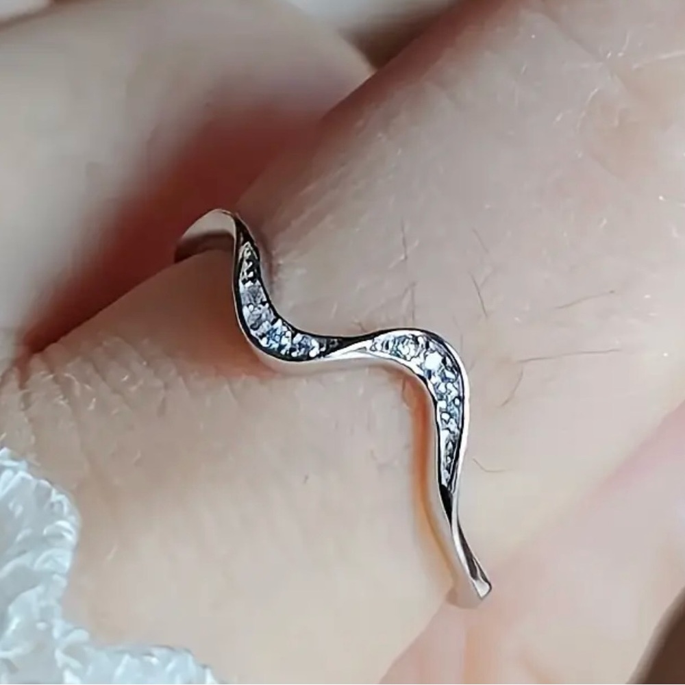 Wave Ring - Picture 2 of 4
